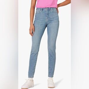 Amazon Essentials Women's Light Blue Skinny Jeans. Size 0